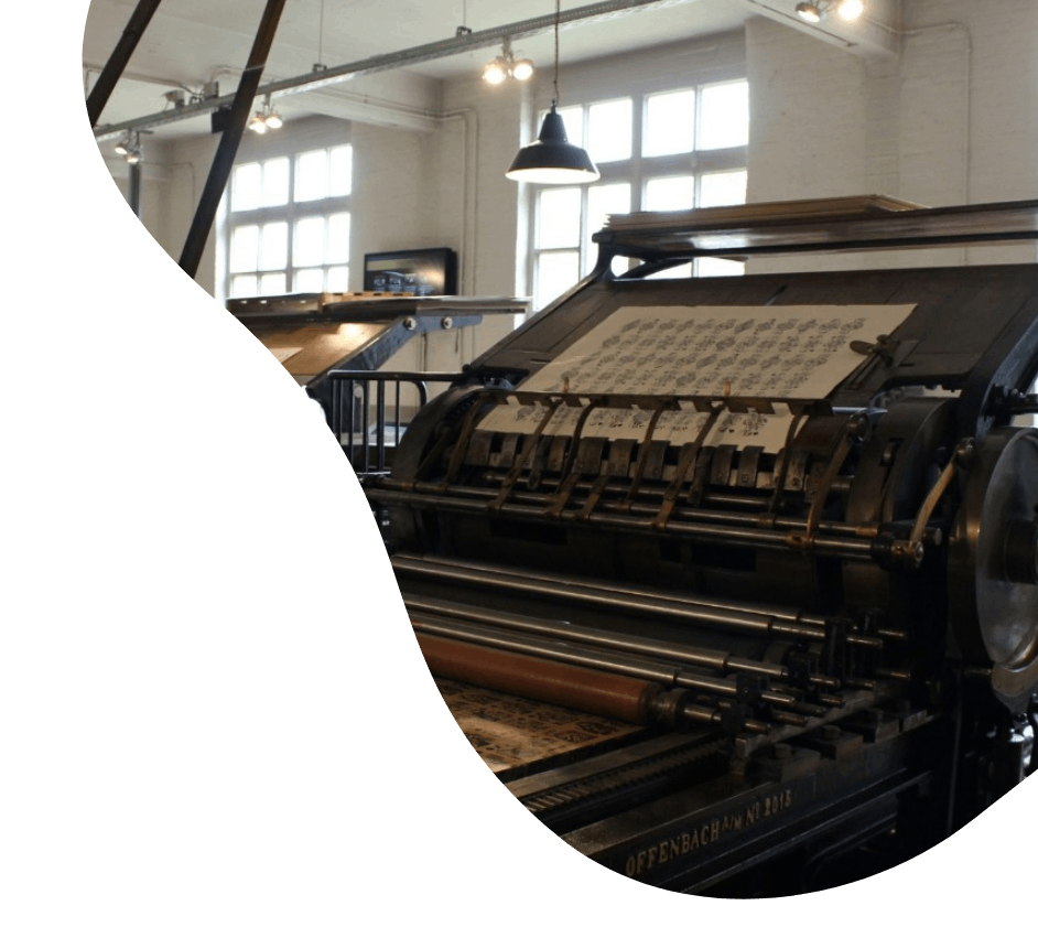 schwarze und braune Industriemaschine